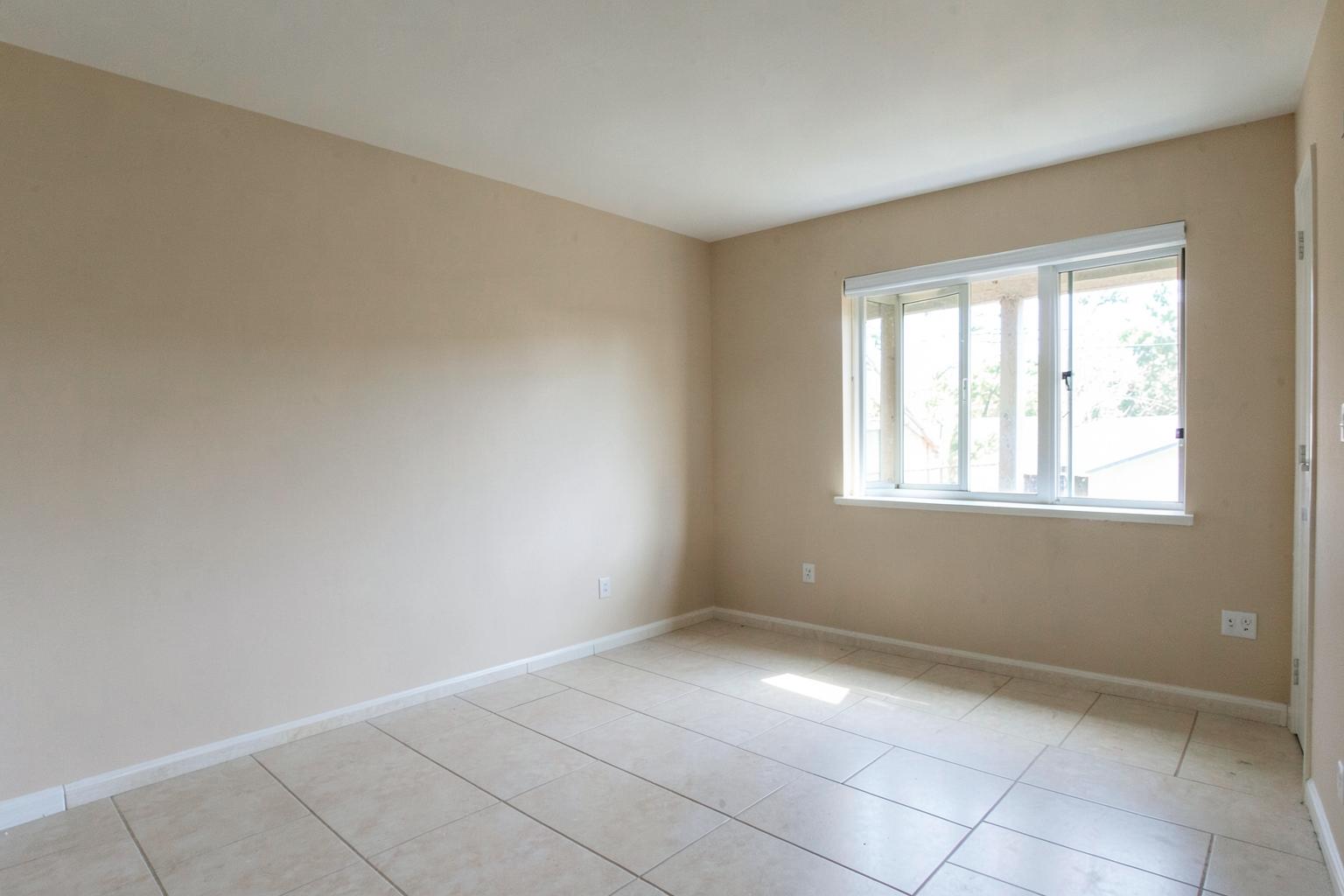Empty unfurnished living room in a Lake Havasu City home before interior design